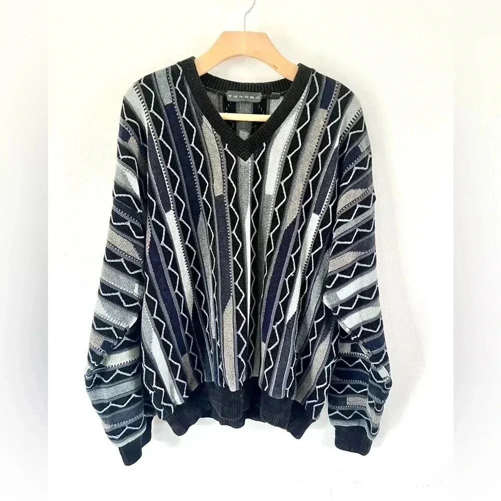 Tundra‎ Vintage Black & Gray Striped 3D Knit V- Neck Grandpa Sweater Size Large